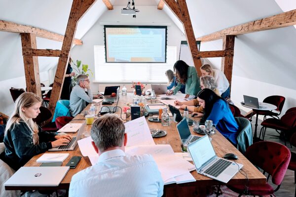 Training van cursisten in opvolging medewerkersonderzoek